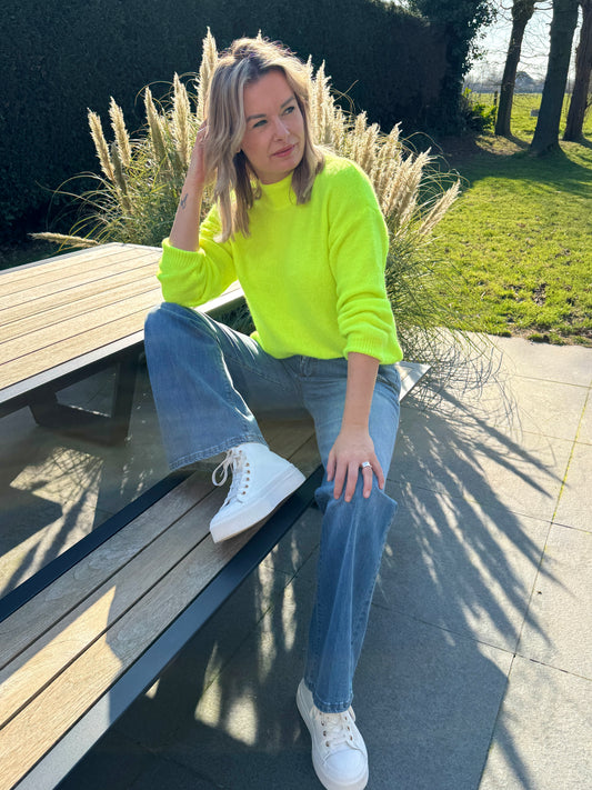 Pull Dieuwke fluo yellow